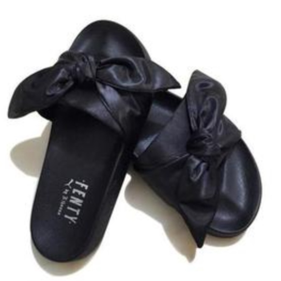 black bow slides